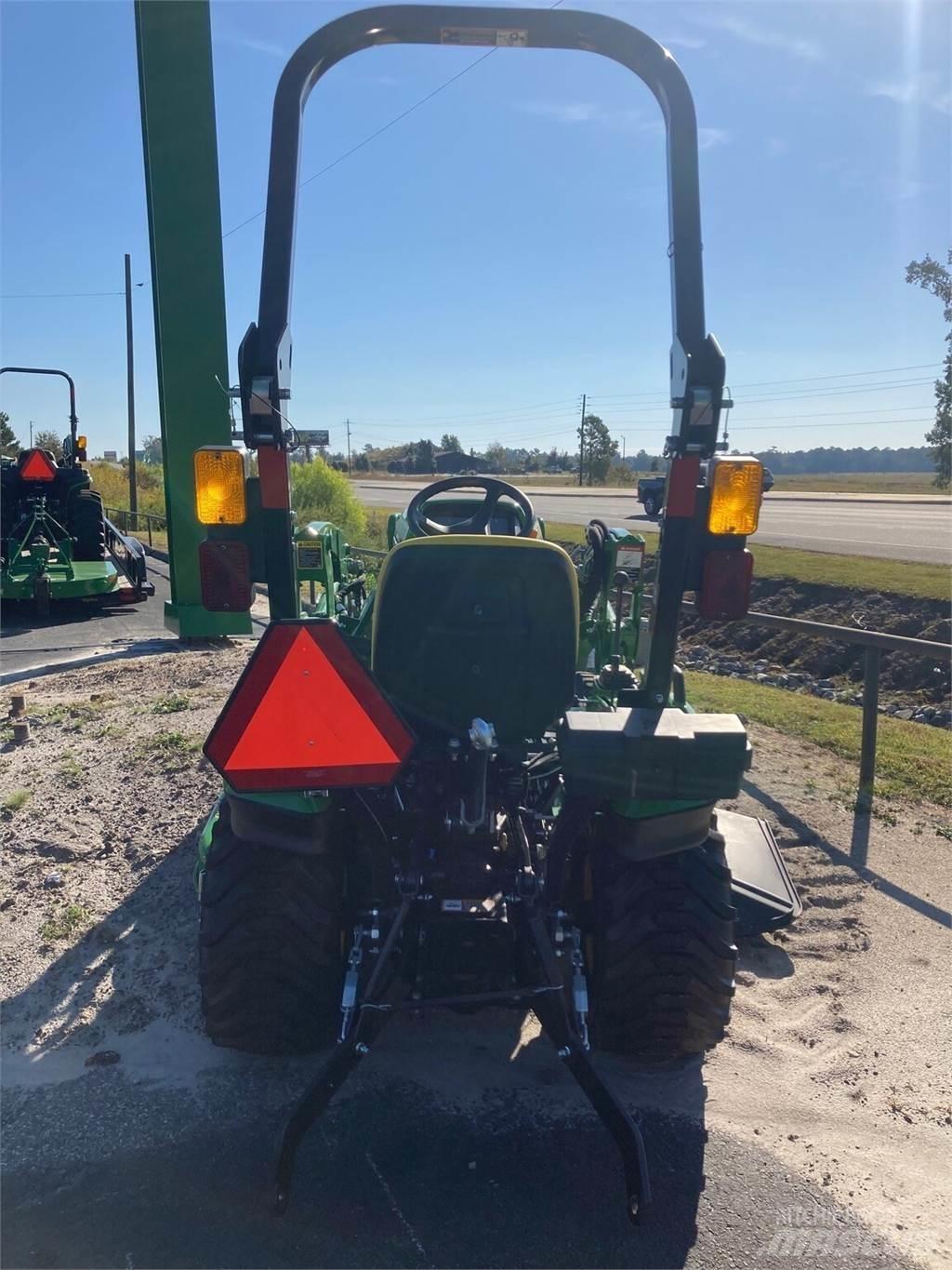 John Deere 1023E Коммунальные тракторы