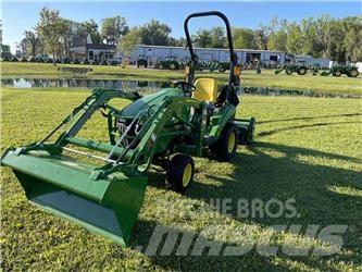 John Deere 1023E Коммунальные тракторы