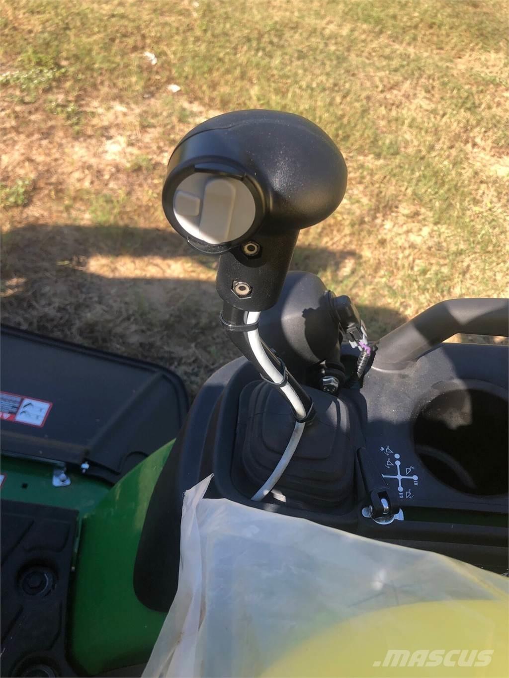 John Deere 1025R Коммунальные тракторы