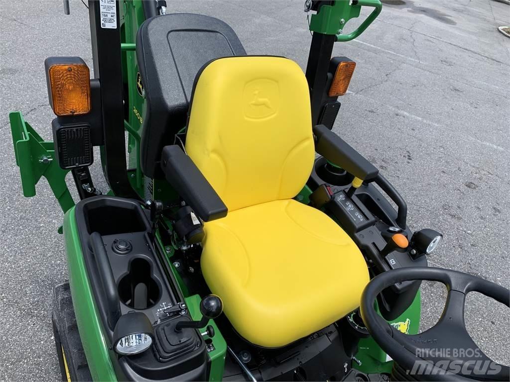 John Deere 2025R Коммунальные тракторы