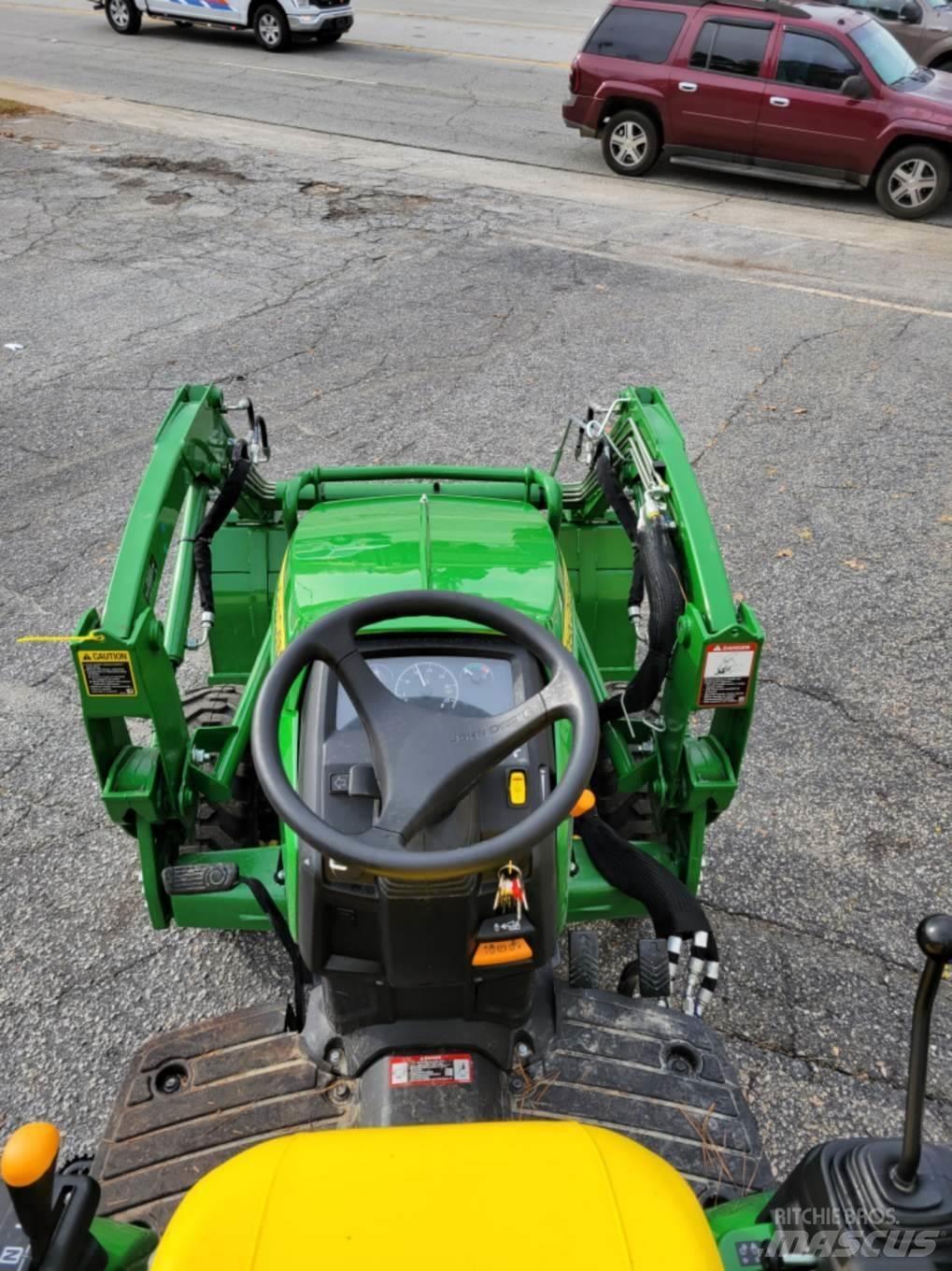 John Deere 2025R Коммунальные тракторы