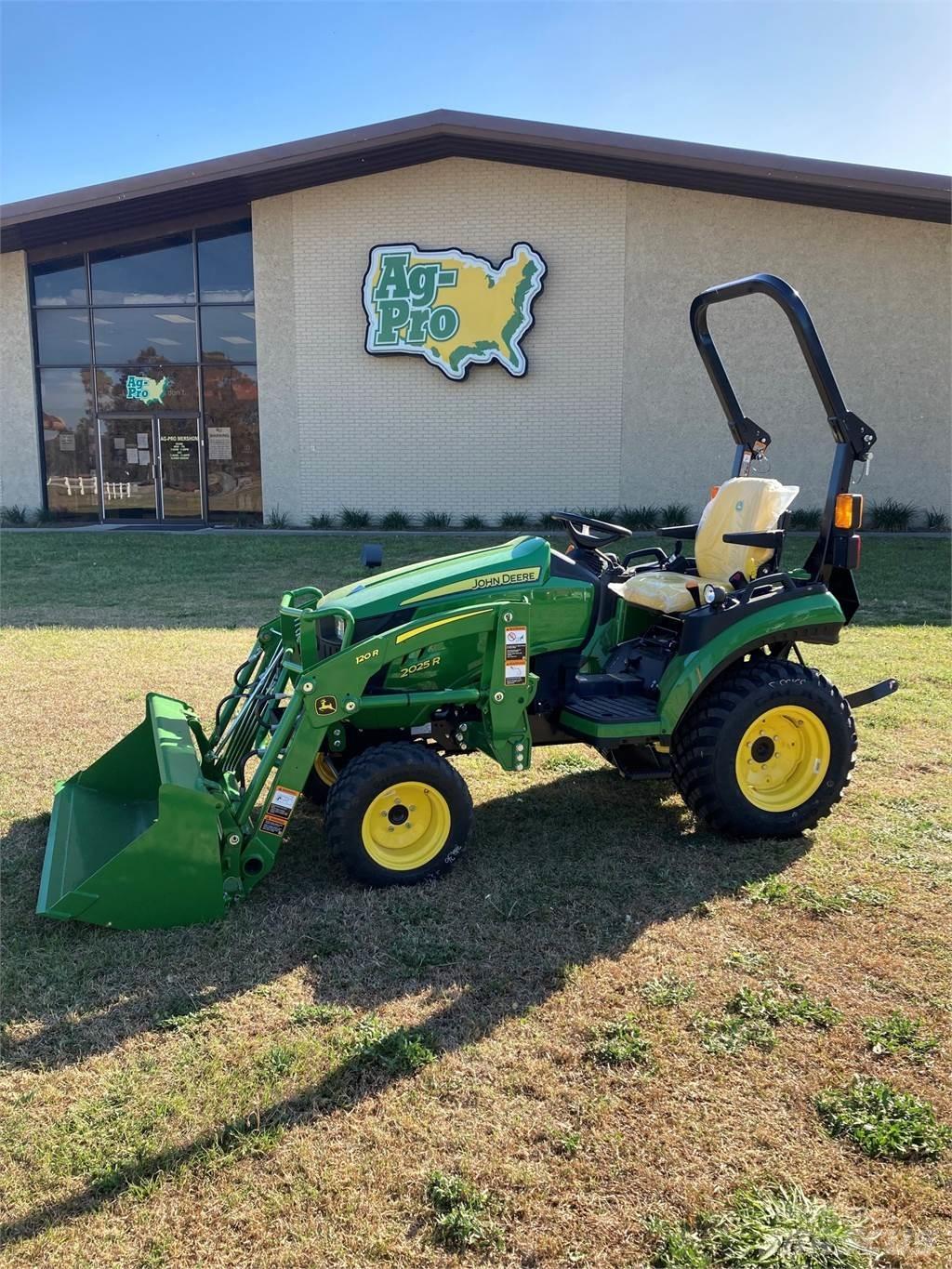 John Deere 2025R Коммунальные тракторы
