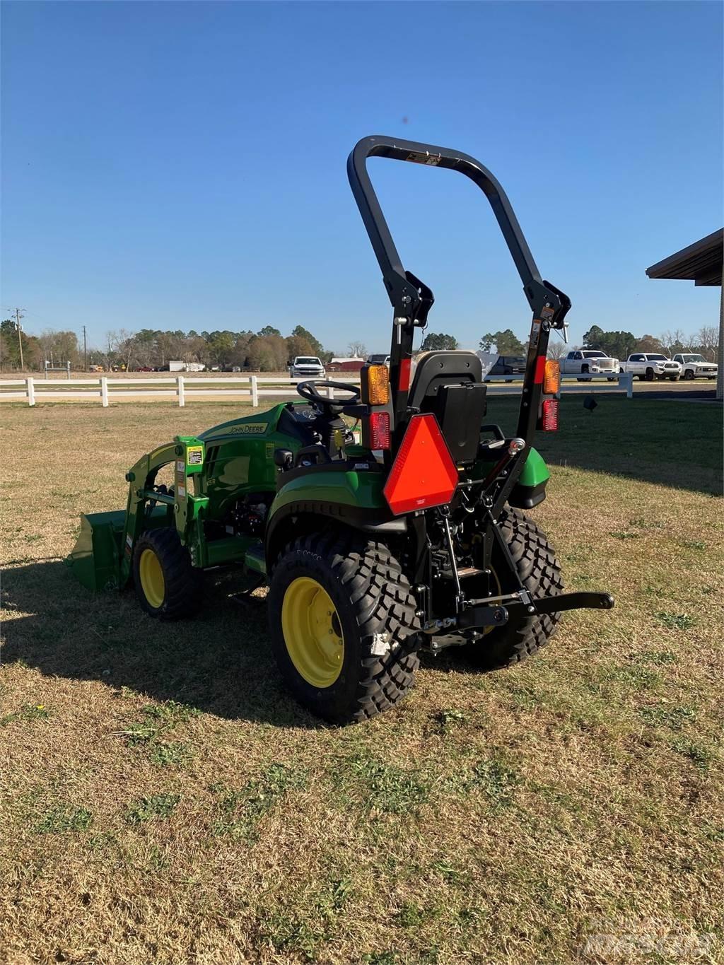 John Deere 2025R Коммунальные тракторы