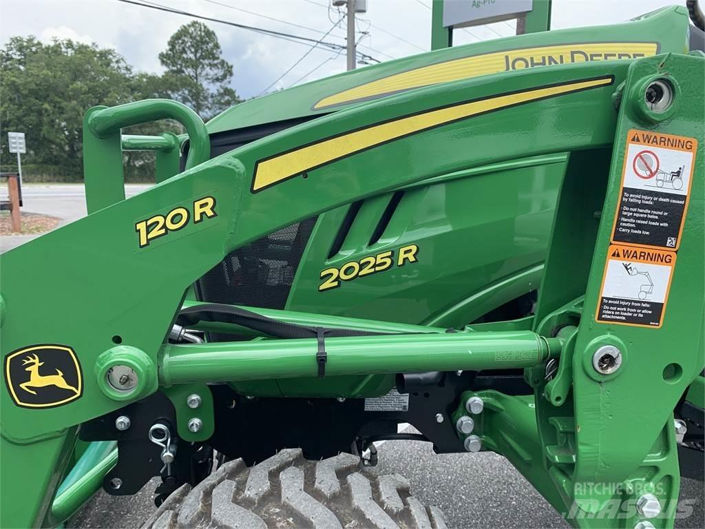 John Deere 2025R Коммунальные тракторы
