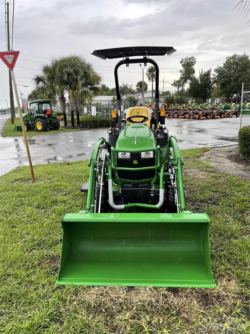 John Deere 2025R Коммунальные тракторы