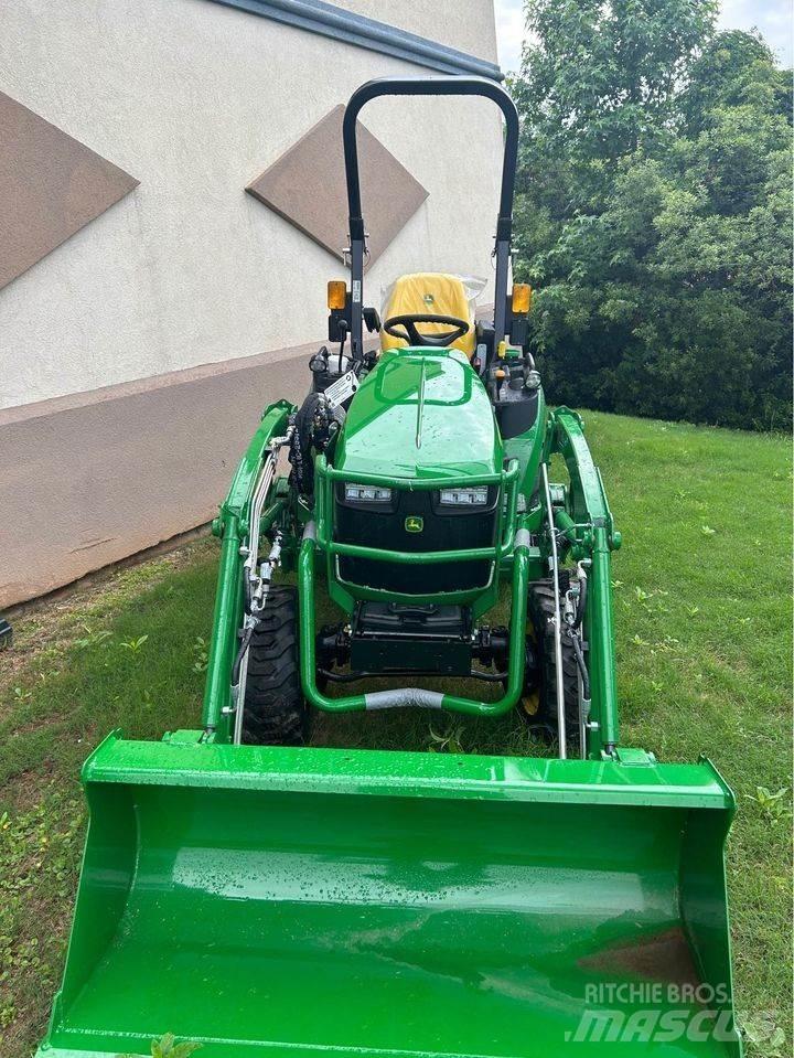 John Deere 2025R Коммунальные тракторы