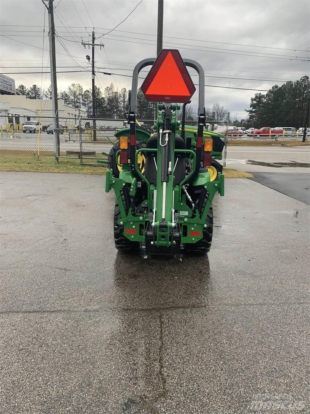 John Deere 2025R Коммунальные тракторы