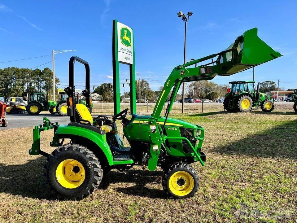 John Deere 2032R Коммунальные тракторы