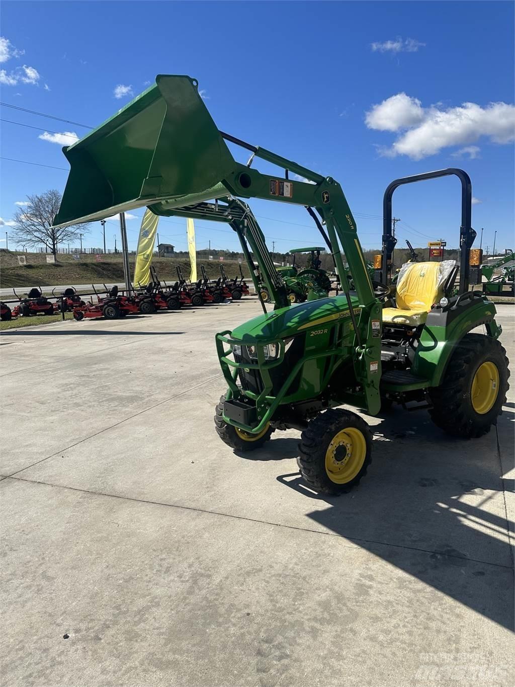 John Deere 2032R Коммунальные тракторы