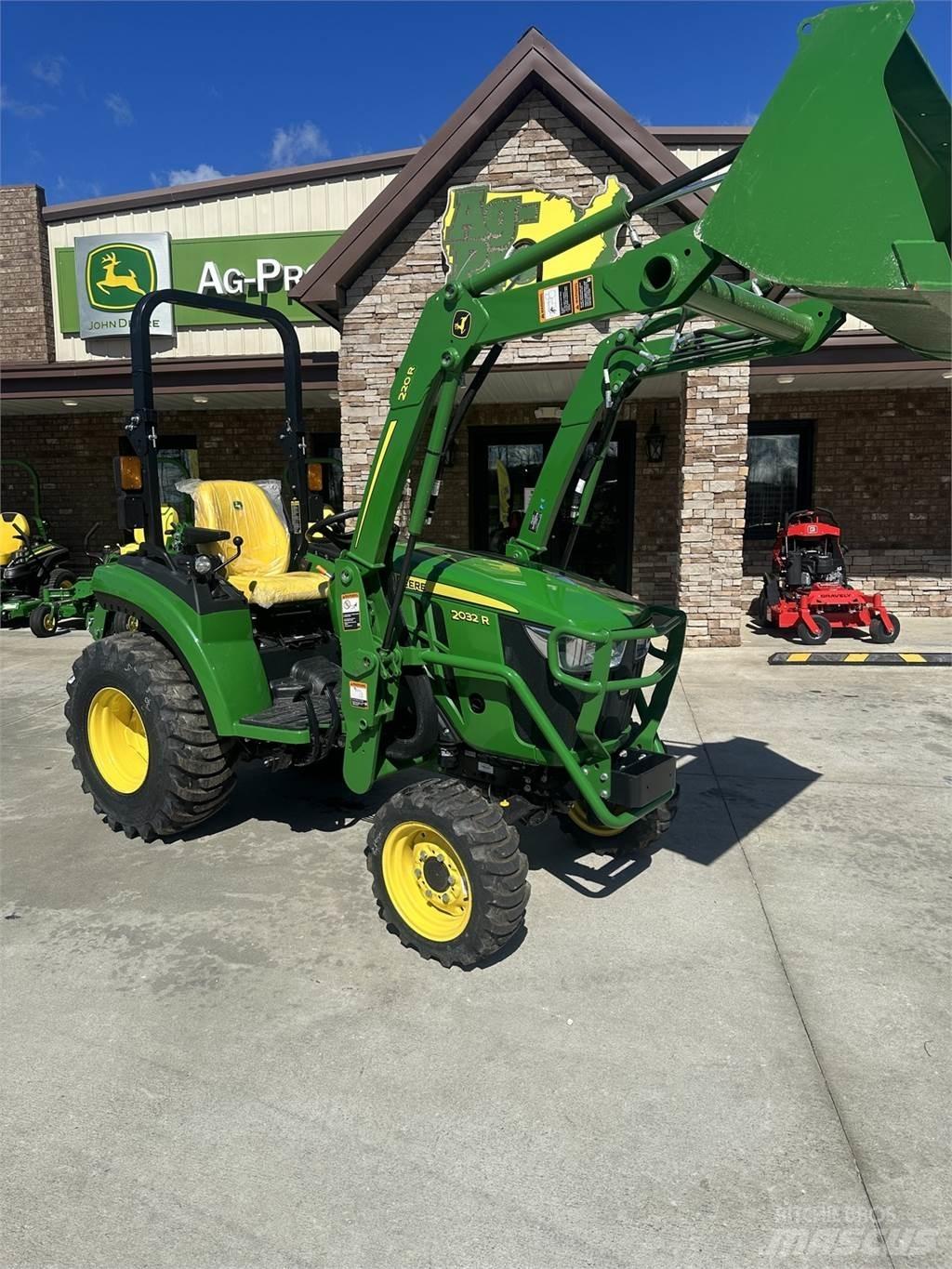 John Deere 2032R Коммунальные тракторы
