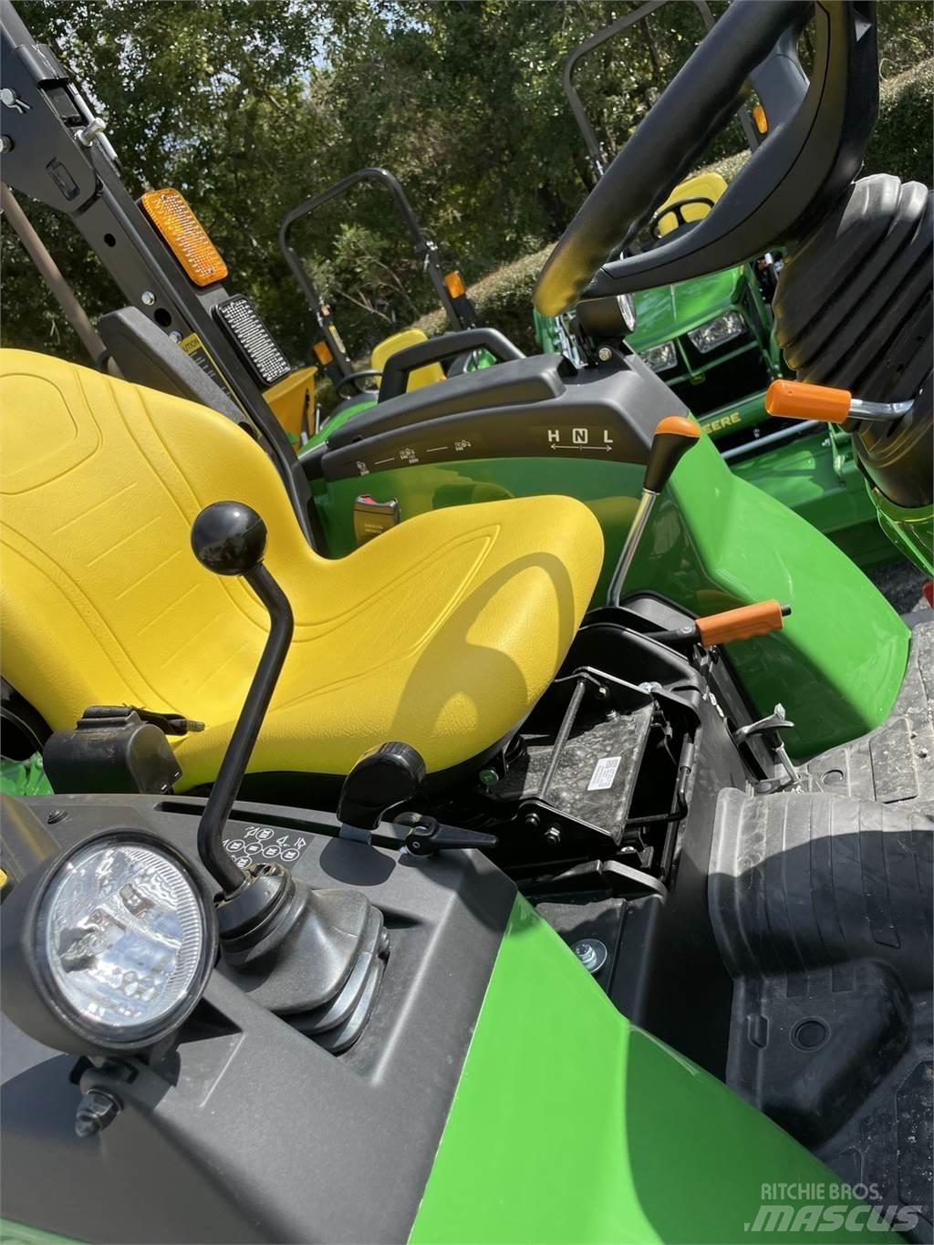 John Deere 2038R Коммунальные тракторы