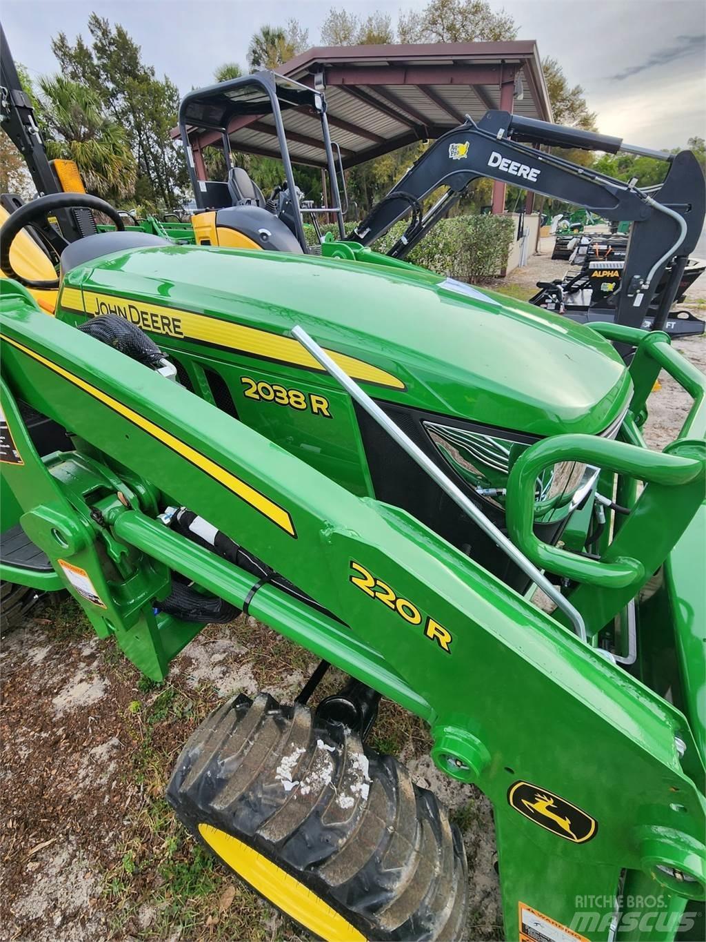 John Deere 2038R Коммунальные тракторы