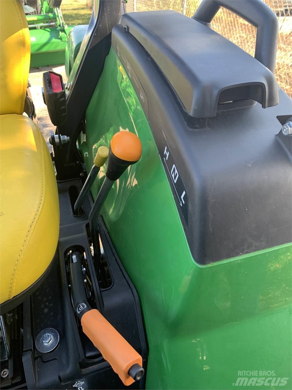 John Deere 2038R Коммунальные тракторы