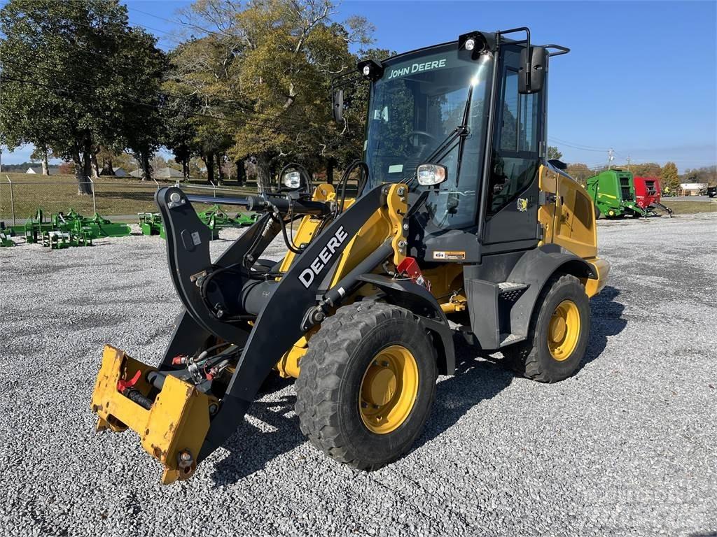 John Deere 244L Малые погрузчики