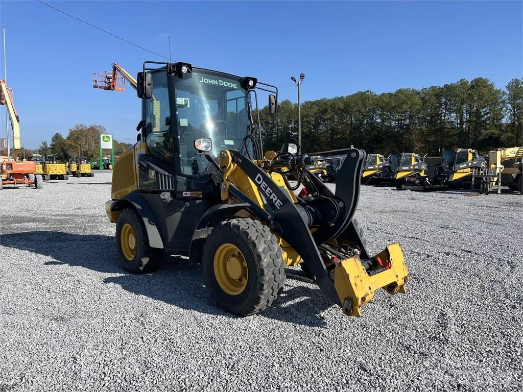 John Deere 244L Малые погрузчики