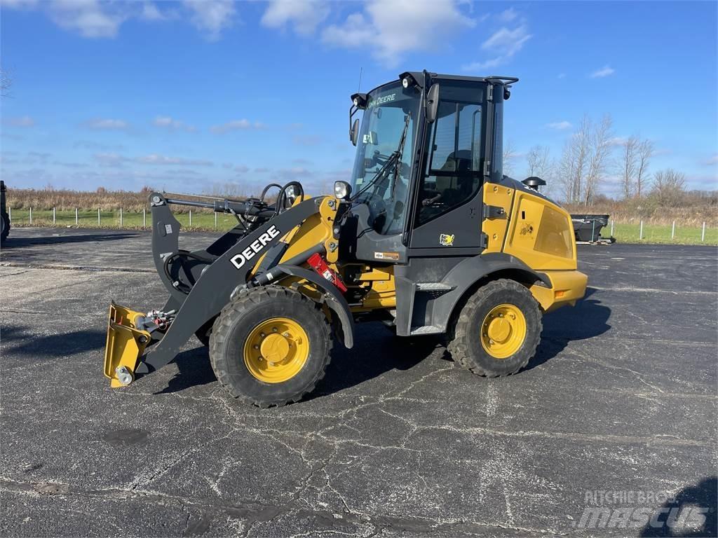 John Deere 244L Малые погрузчики