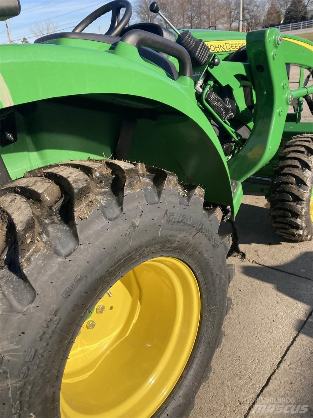 John Deere 3025D Коммунальные тракторы