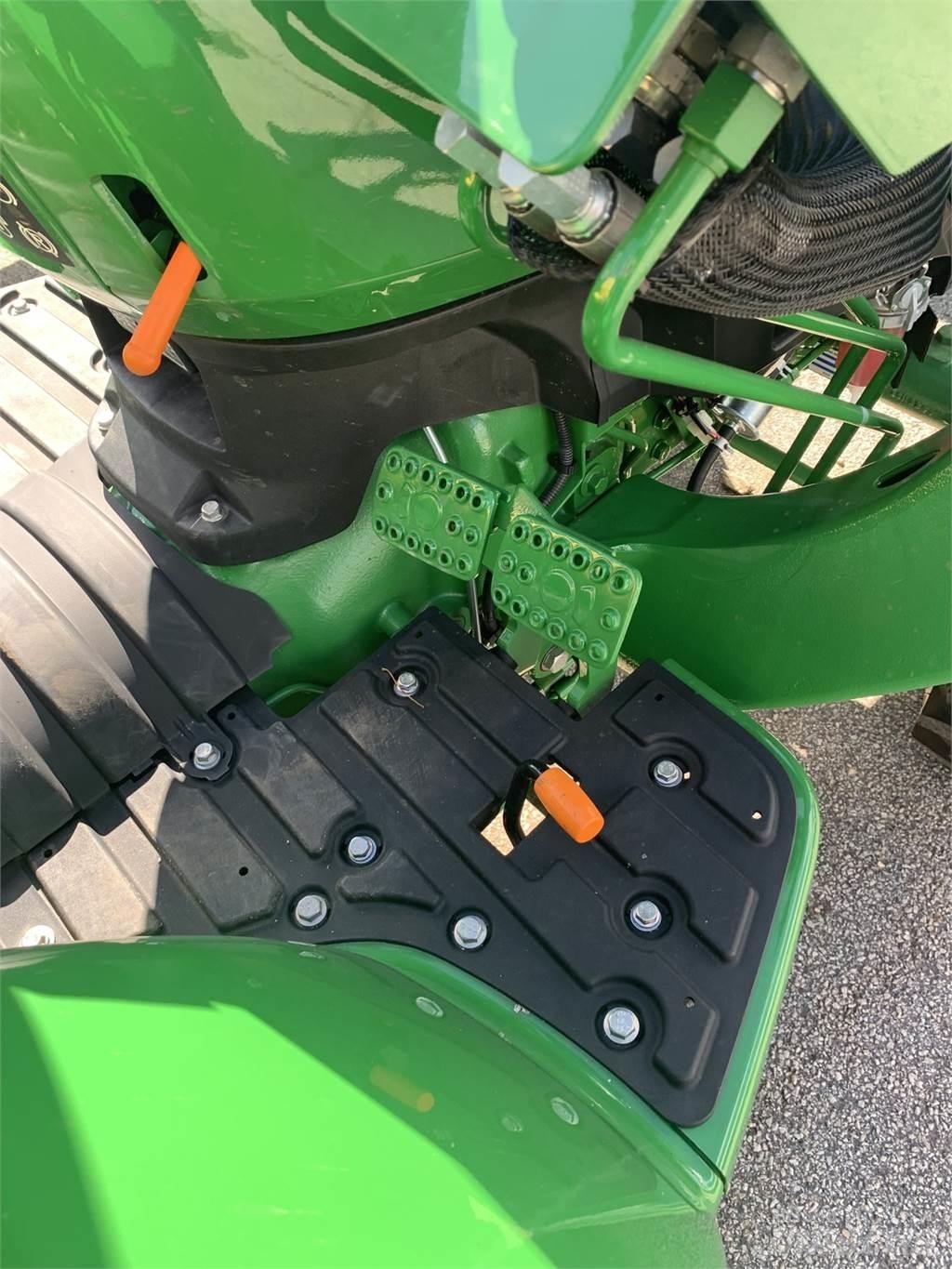 John Deere 3025D Коммунальные тракторы