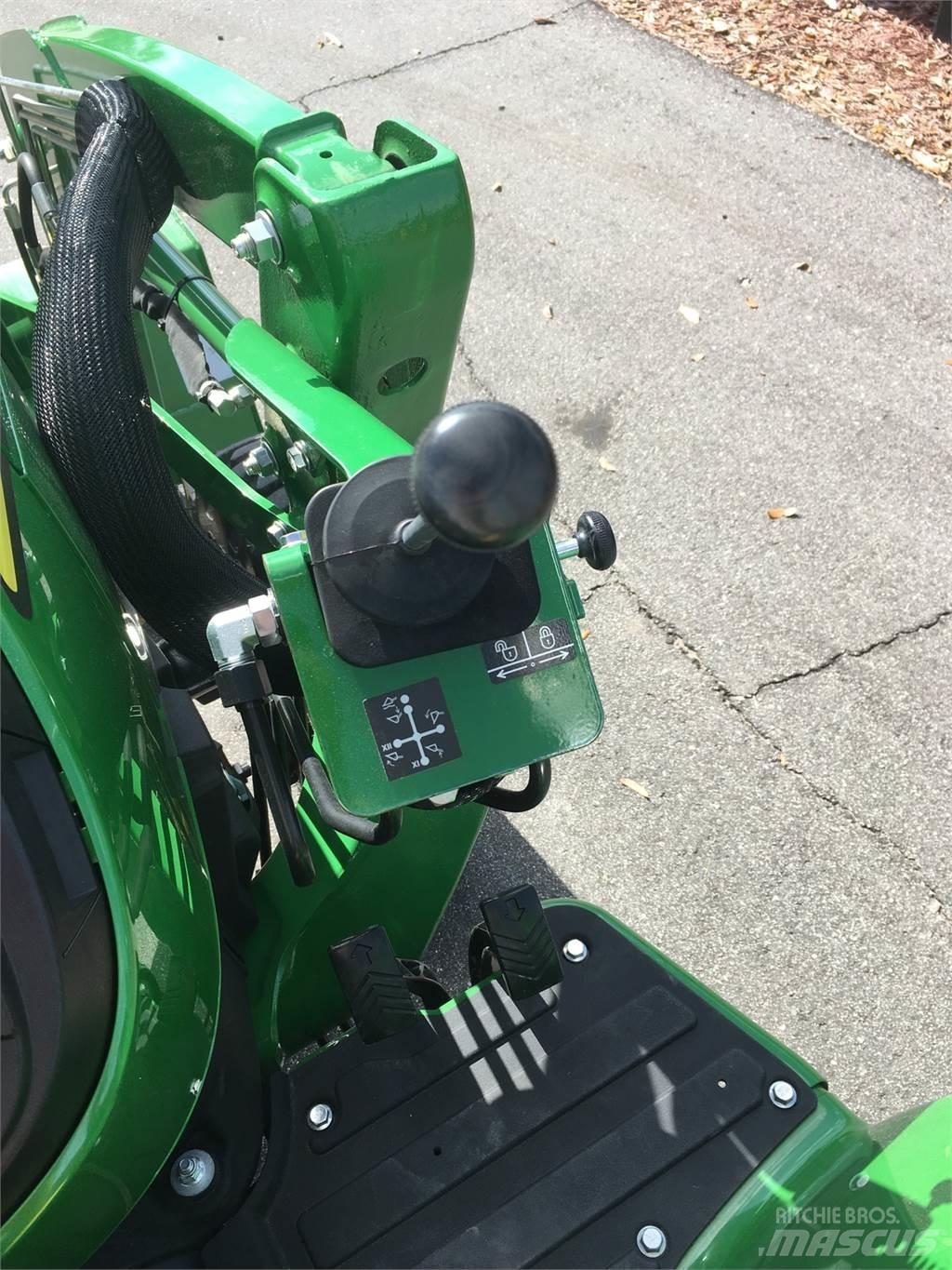 John Deere 3025E Коммунальные тракторы