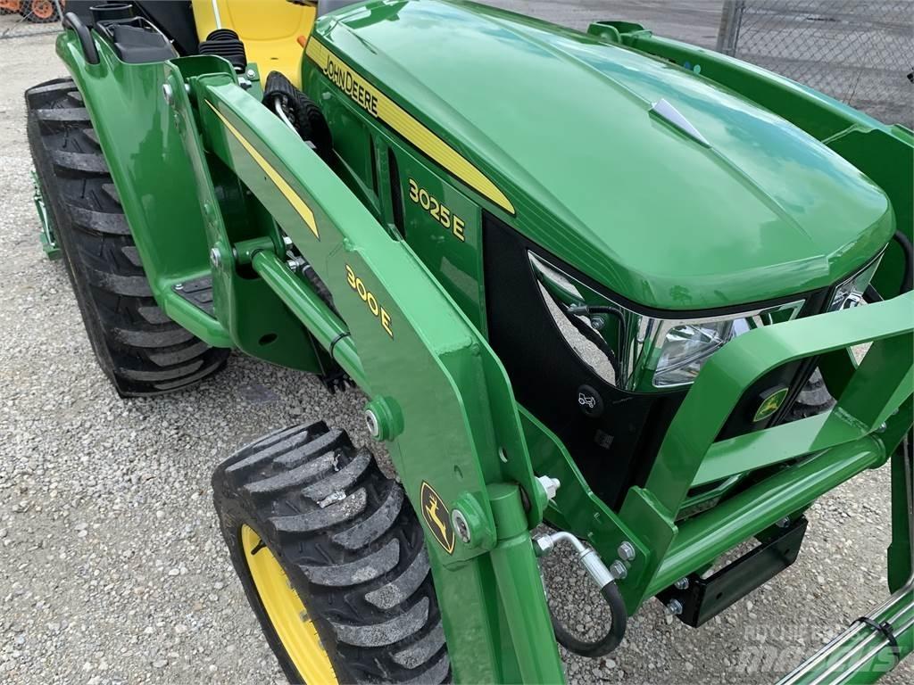 John Deere 3025E Коммунальные тракторы