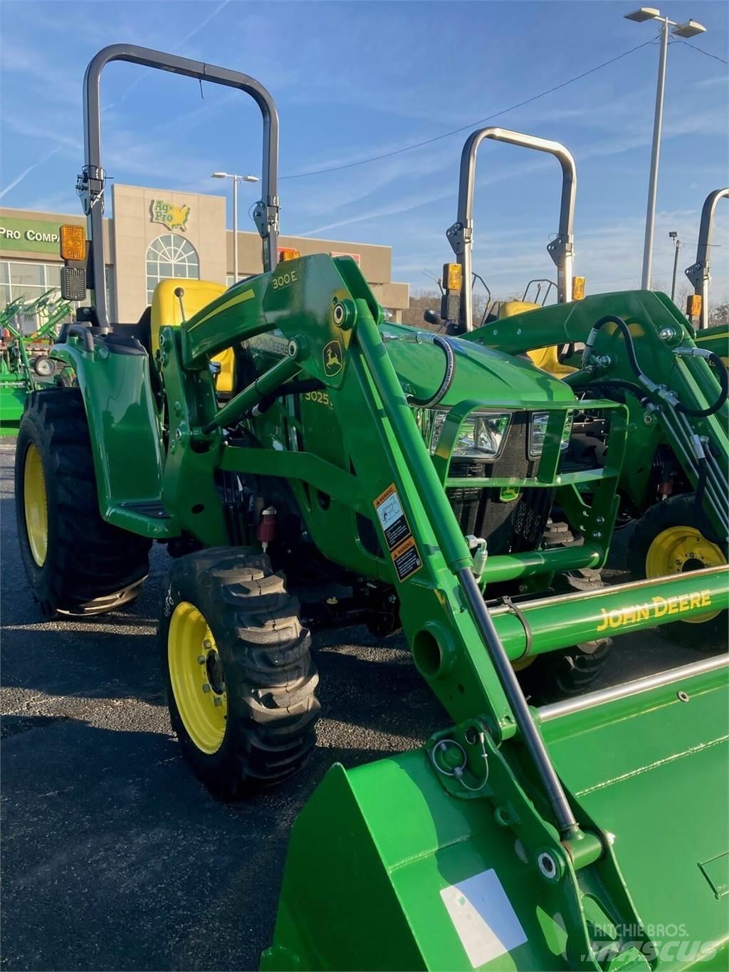 John Deere 3025E Коммунальные тракторы