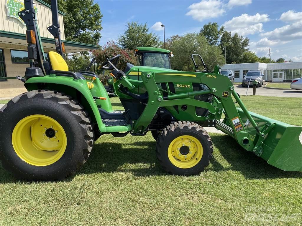 John Deere 3025E Коммунальные тракторы