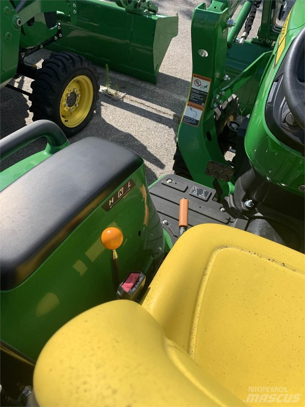John Deere 3025E Коммунальные тракторы