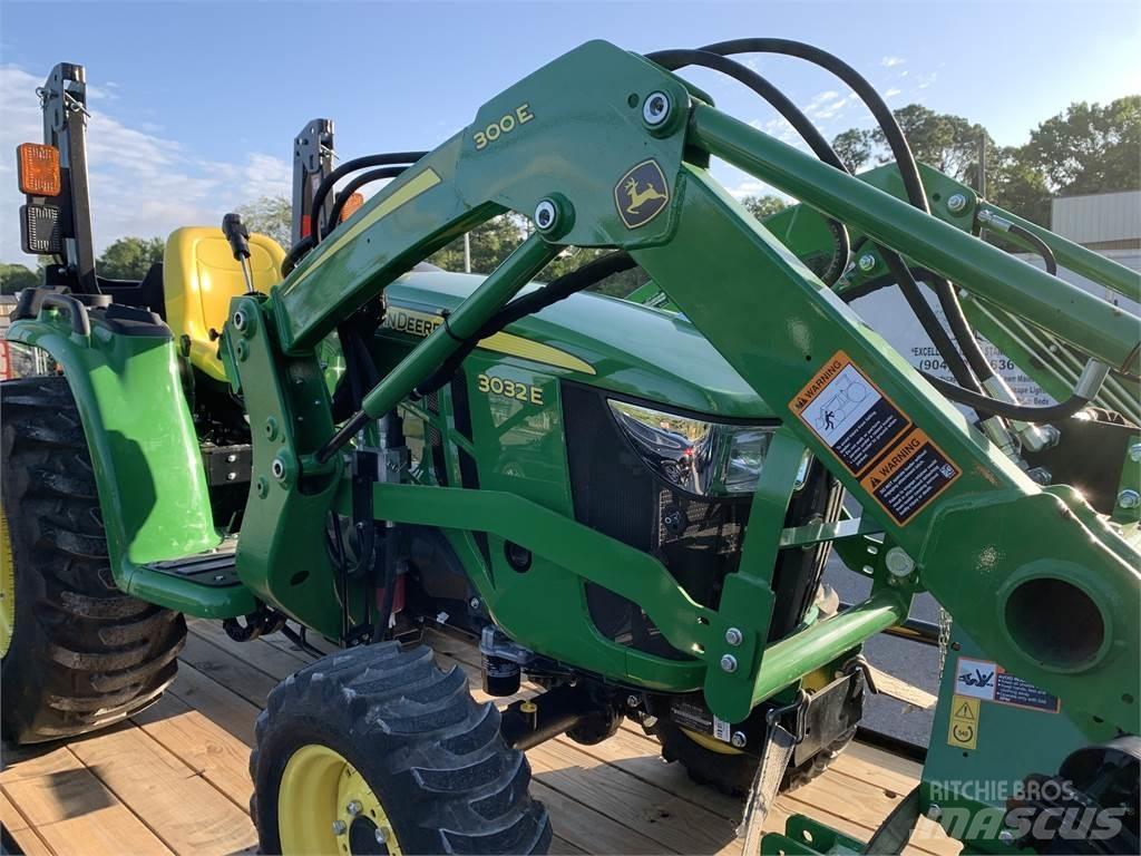 John Deere 3032E Коммунальные тракторы