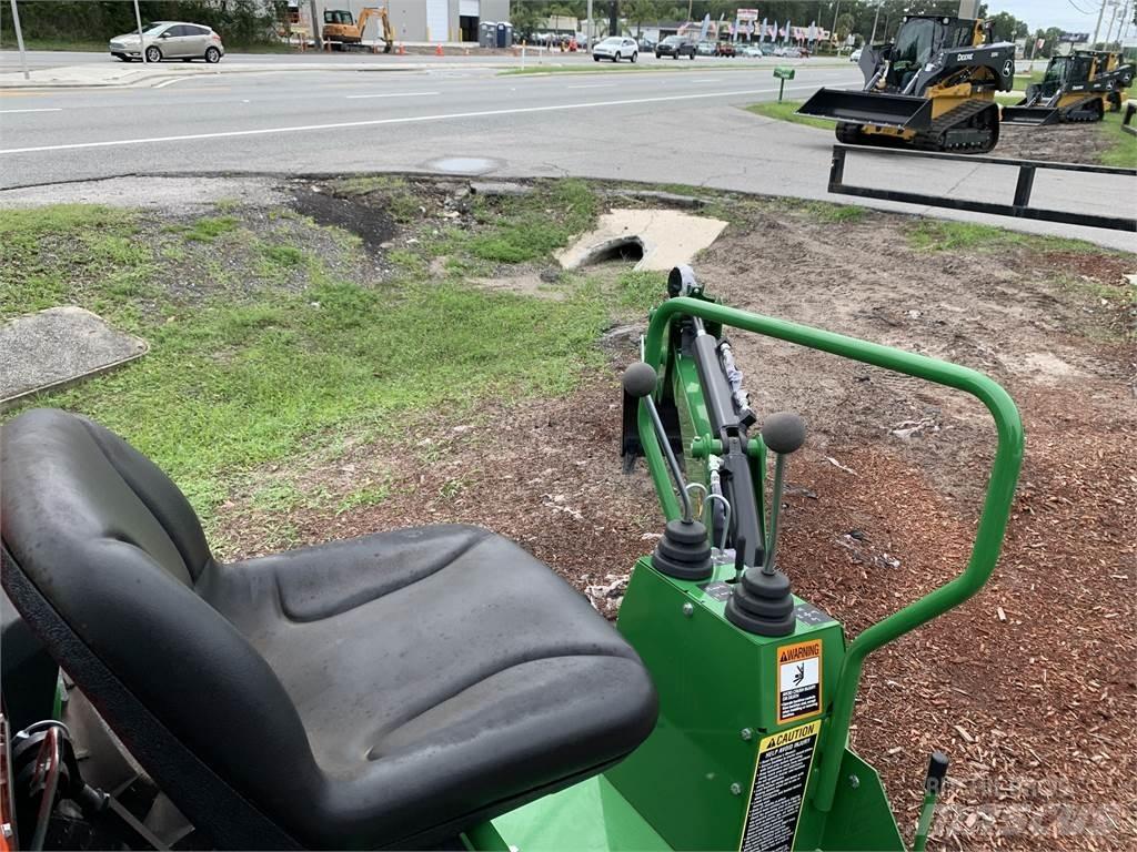 John Deere 3032E Коммунальные тракторы