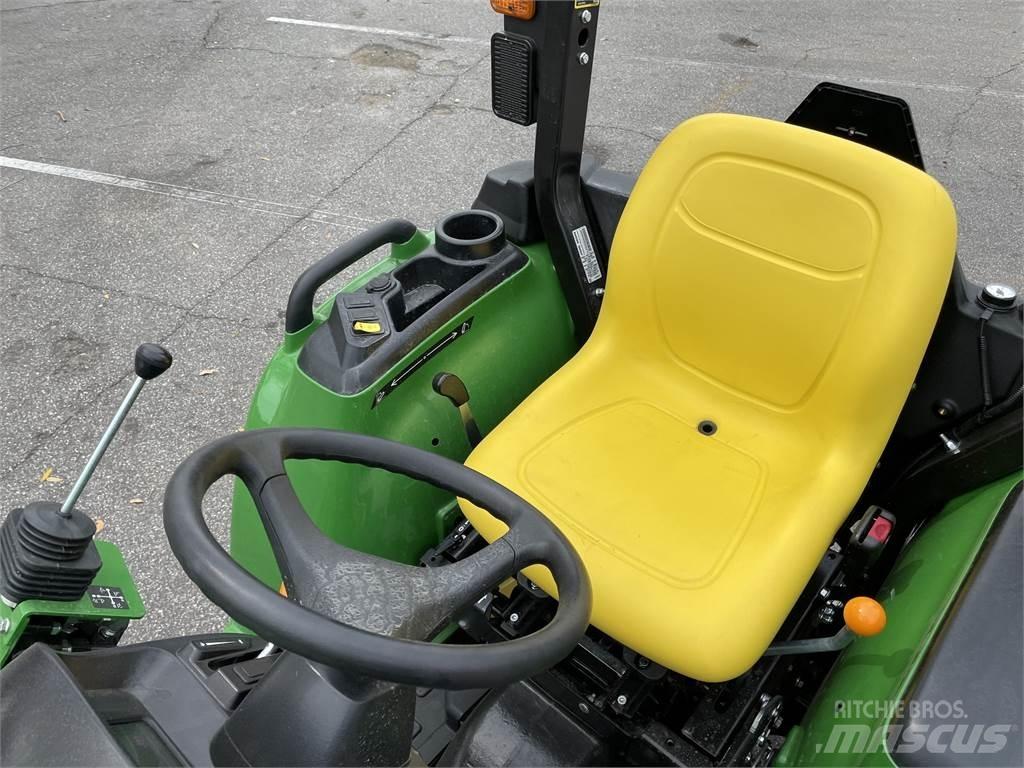 John Deere 3032E Коммунальные тракторы