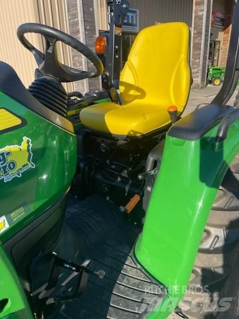 John Deere 3033R Коммунальные тракторы