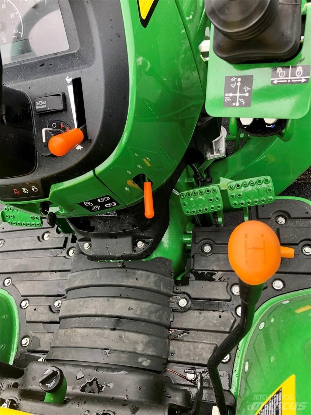 John Deere 3035D Коммунальные тракторы