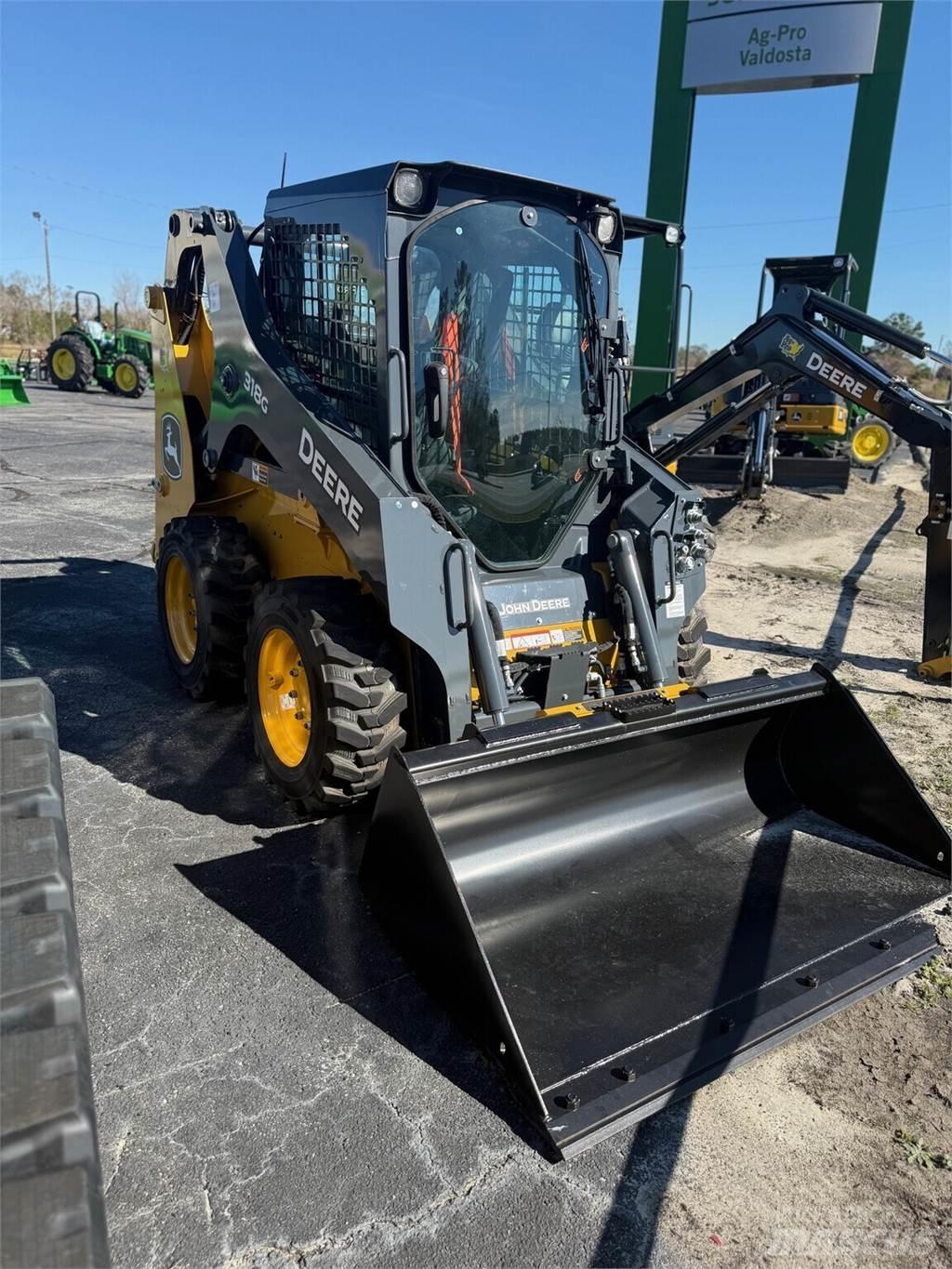 John Deere 318G Мини-погрузчики