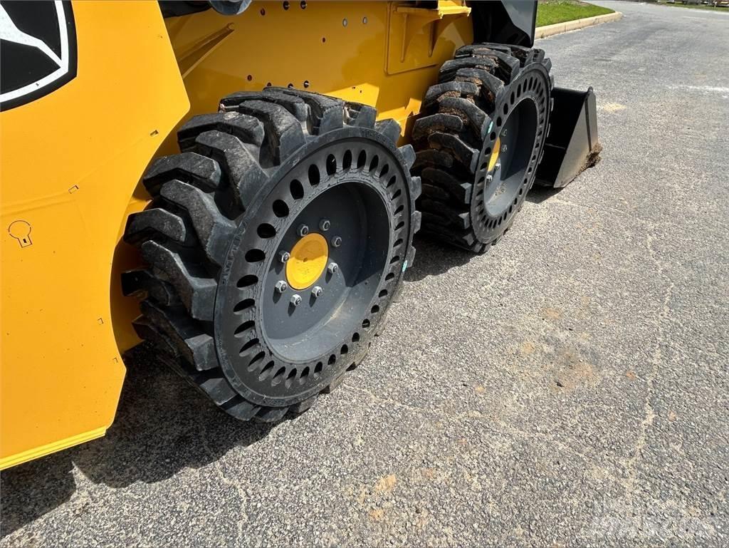 John Deere 318G Мини-погрузчики