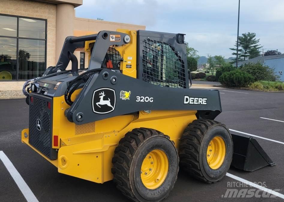 John Deere 320G Мини-погрузчики