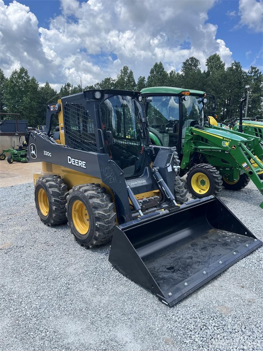 John Deere 320G Мини-погрузчики
