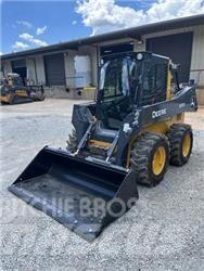 John Deere 320G Мини-погрузчики