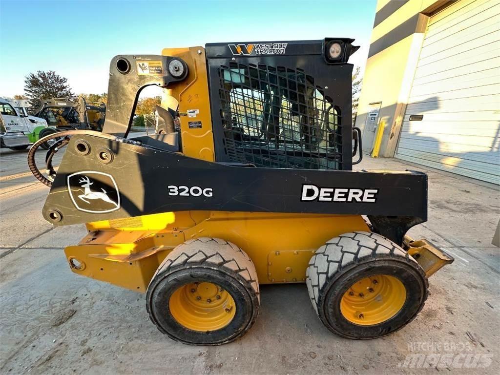John Deere 320G Мини-погрузчики