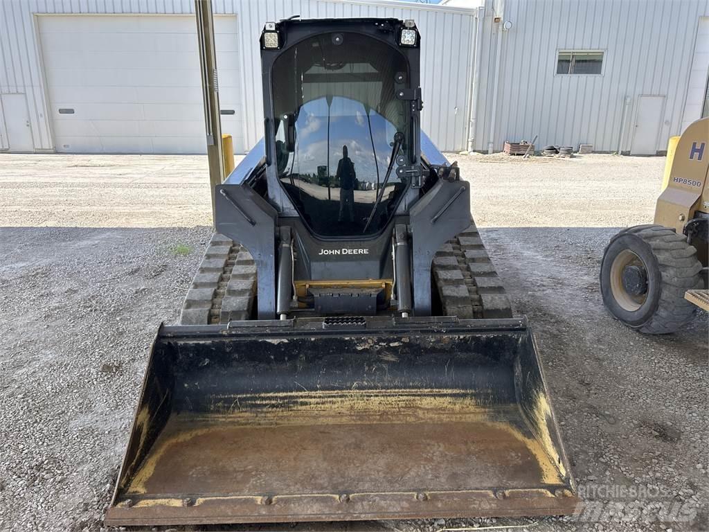 John Deere 323D Малые погрузчики