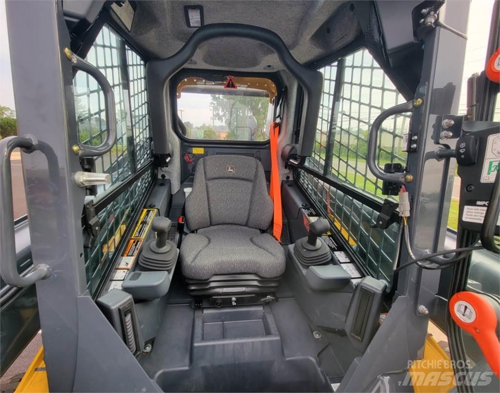 John Deere 324G Мини-погрузчики