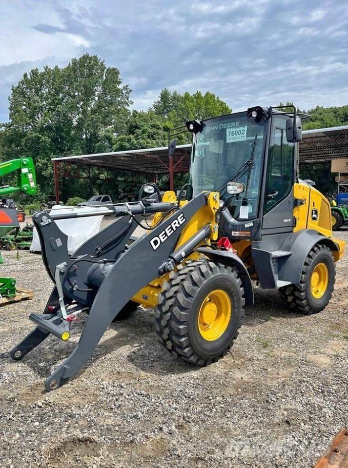 John Deere 324P Фронтальные погрузчики