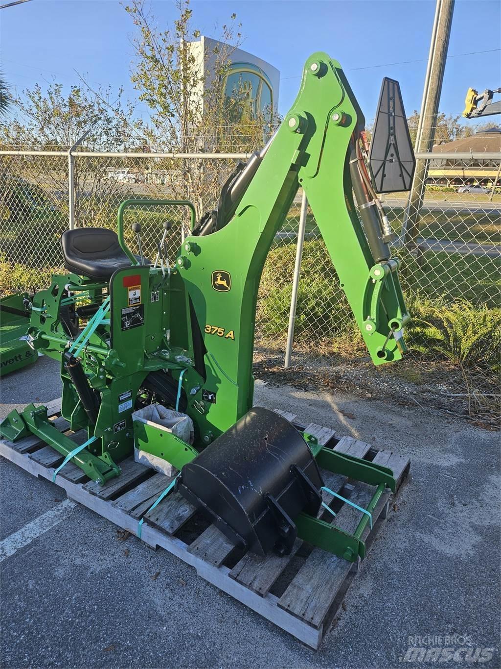 John Deere 375A Навесное оборудование и запчасти