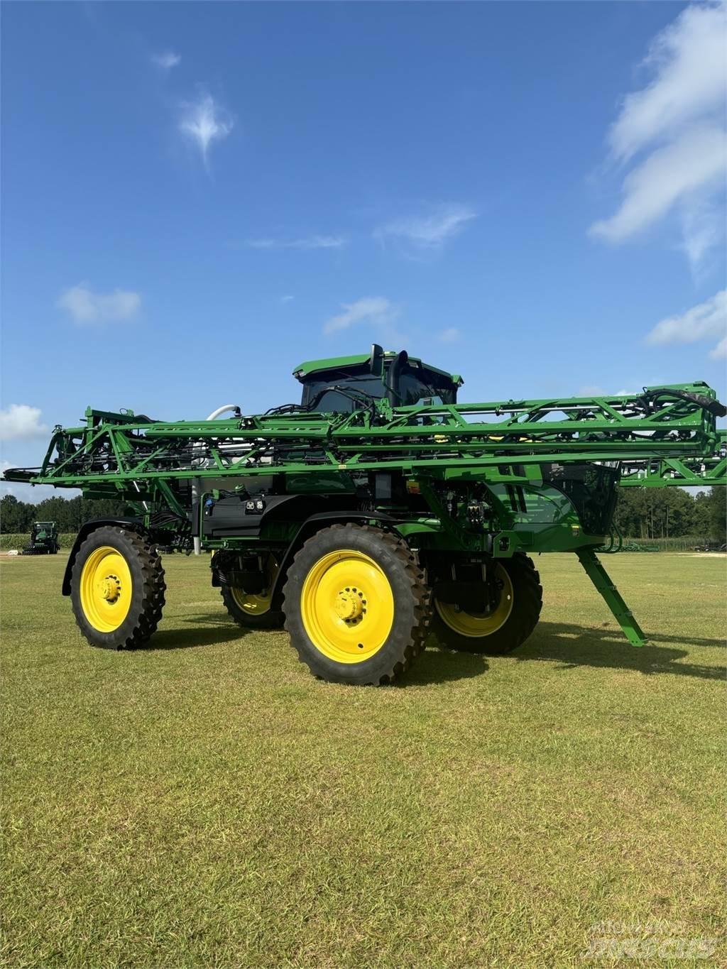 John Deere 410R Прицепные опрыскиватели