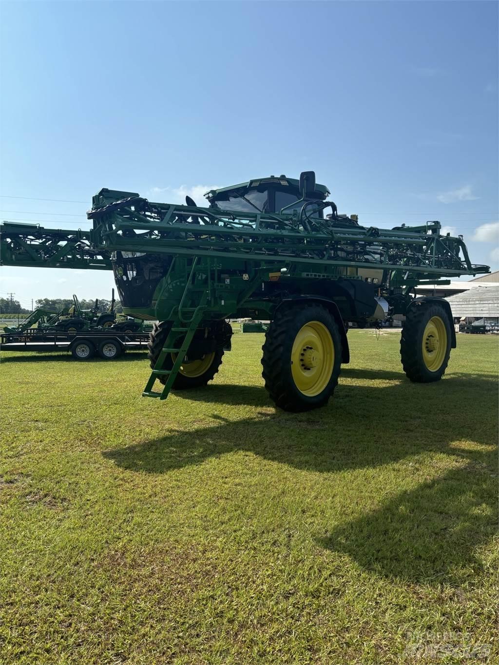 John Deere 410R Прицепные опрыскиватели