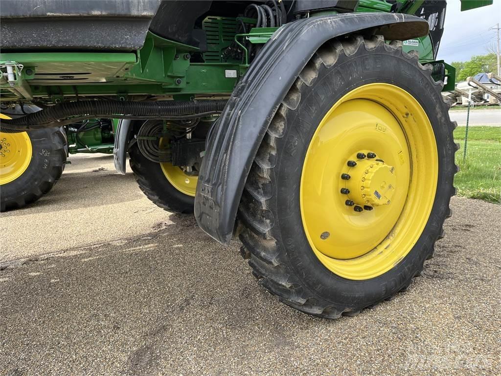 John Deere 412R Прицепные опрыскиватели