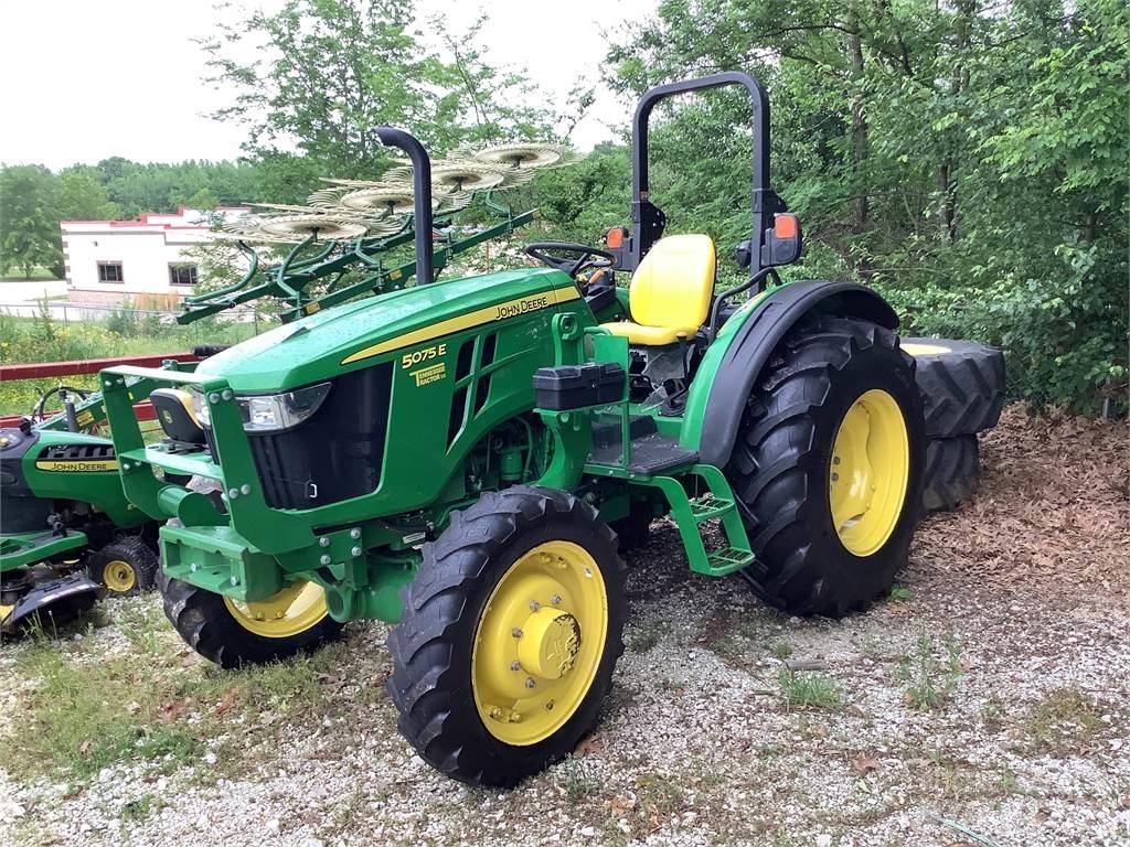 John Deere 5075E Коммунальные тракторы
