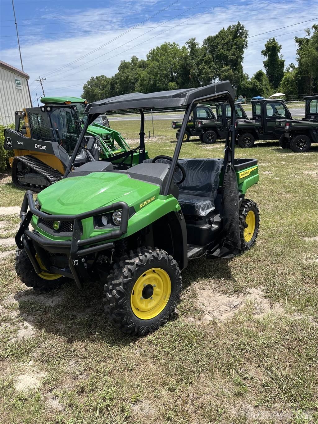 John Deere 560E Коммунальные машины