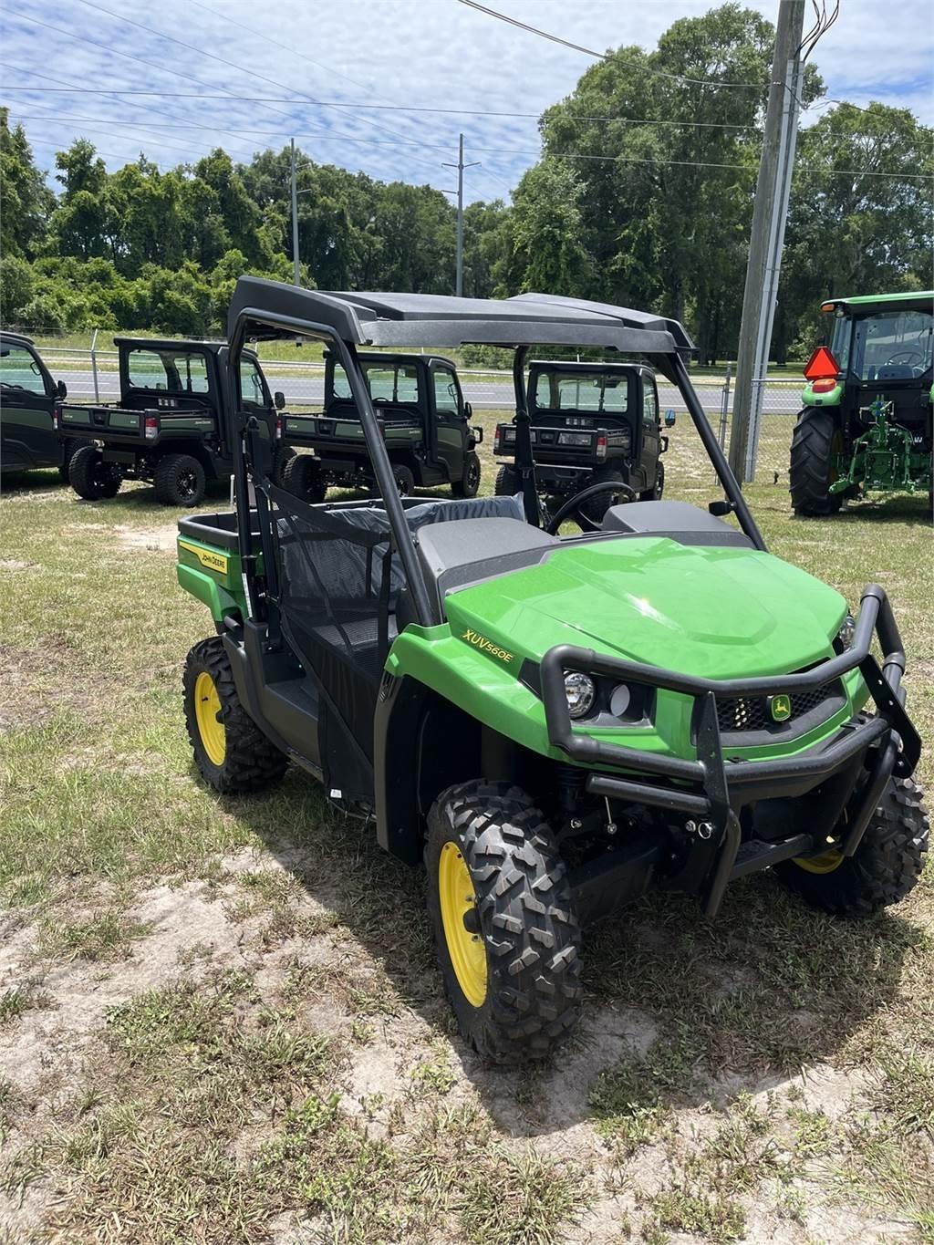 John Deere 560E Коммунальные машины