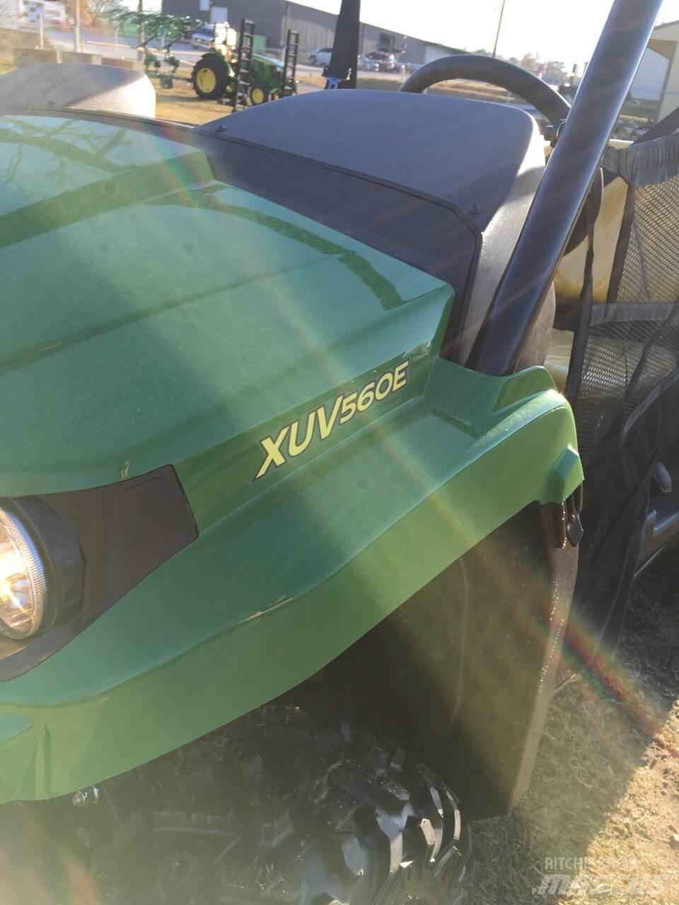 John Deere 560E Коммунальные машины