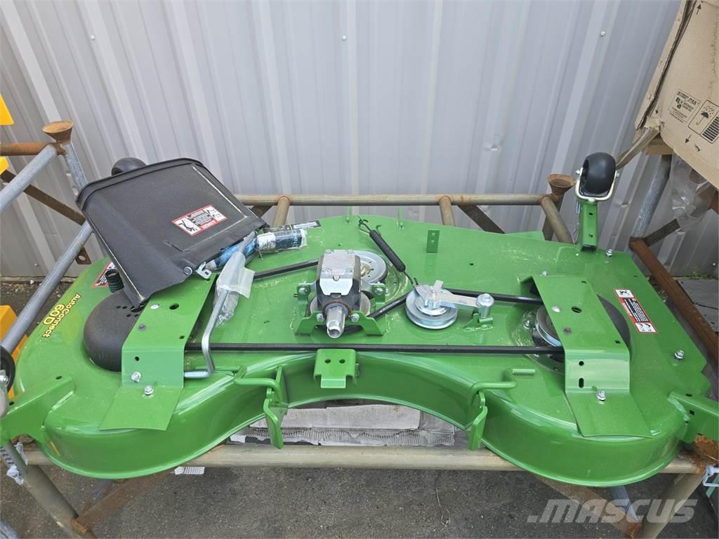 John Deere 60D Самоходные газонокосилки